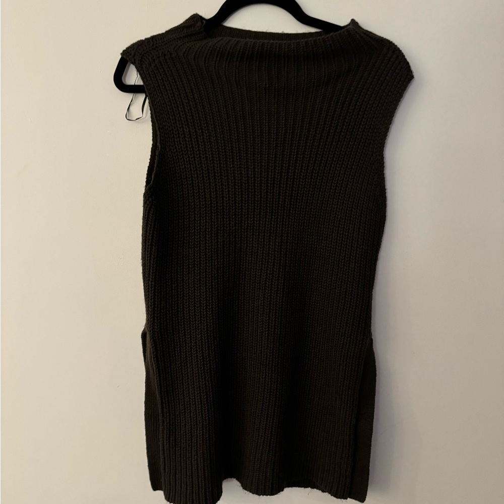 Green sleeveless sweater